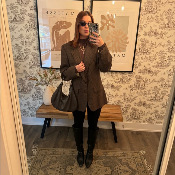 Meet your Posher, Jade - Picture 4 of 5